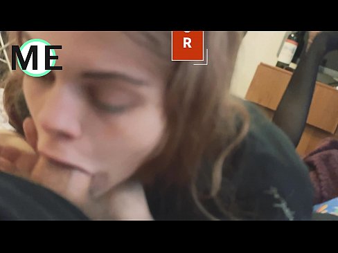 ❤️ Πούτσος στο λαιμό της, σκισμένο καλσόν και σκισμένα τακούνια ❤ Όμορφο πορνό ❌️